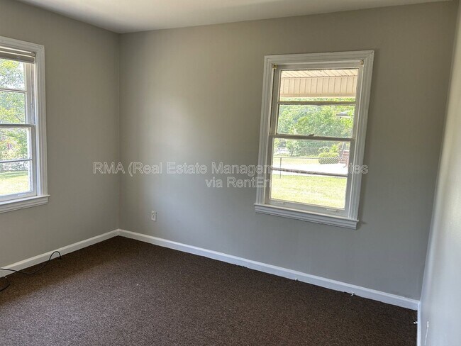 Foto del edificio - 413 Springview Dr