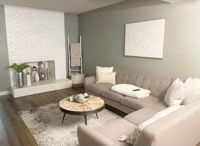 Living Room - 2705 N Center St