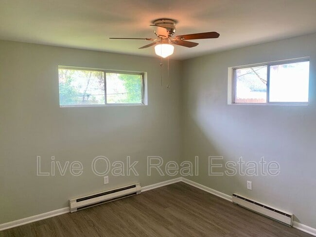 Building Photo - 314 Woodview Ave