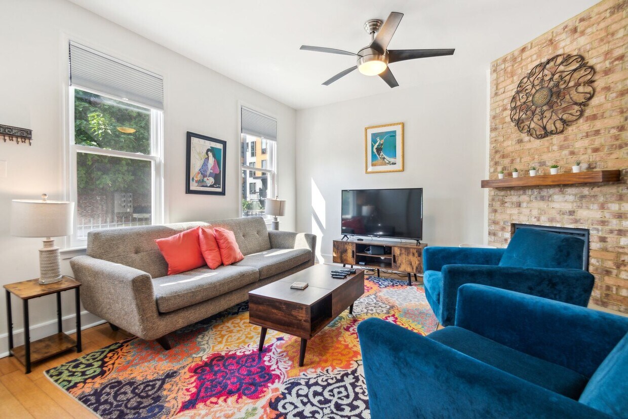 Foto principal - Lovely 2 BR+Den/1.5 BA Townhome in Kingman...