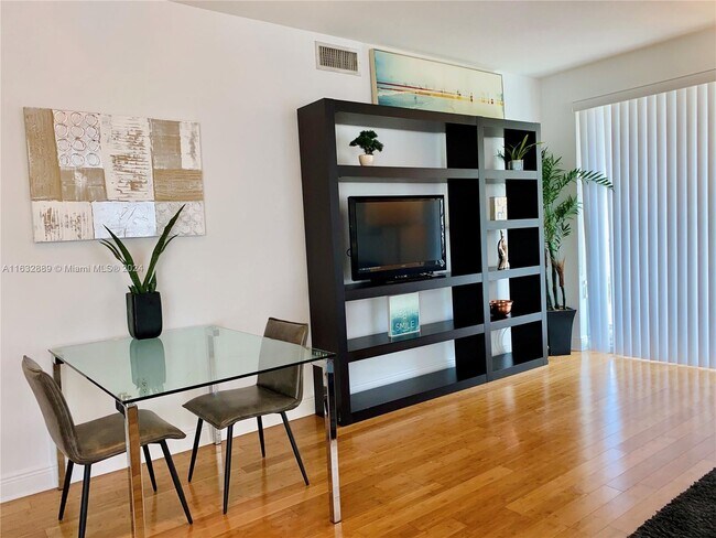 Foto del edificio - 7275 SW 89th St