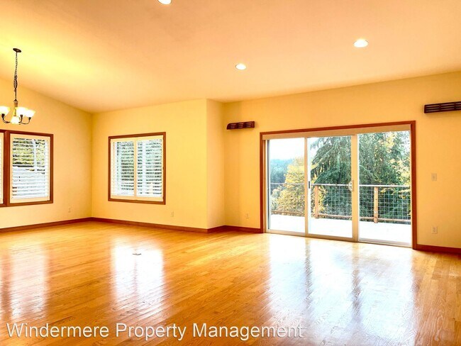 Foto del edificio - 3 br, 3 bath House - 7532 NE Big Hill Way