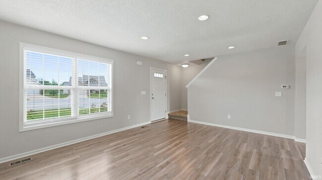Foto del edificio - 422 Heyford Ct
