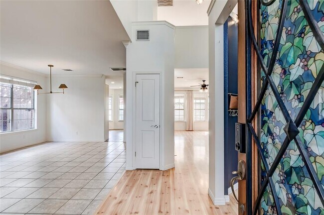 Foto del edificio - 1901 Springwater Dr