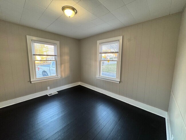 Building Photo - 211 Langford Ct