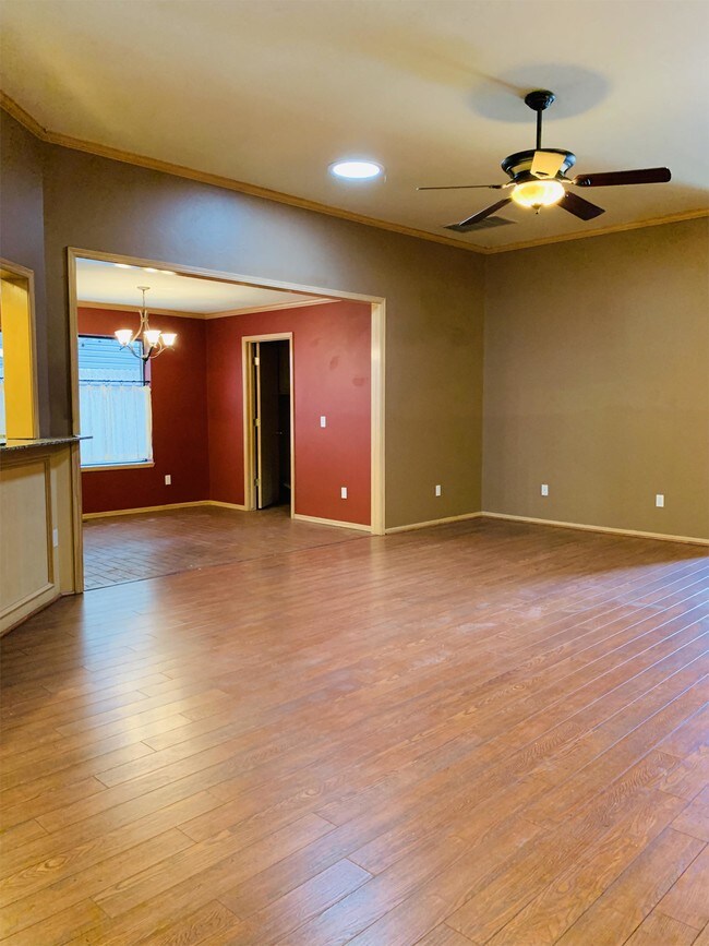 Building Photo - 2707 Pine Valley