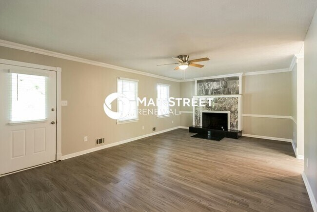 Building Photo - 3 Bedroom Pet-Friendly Home in Duluth, GA with Main Street Renewal