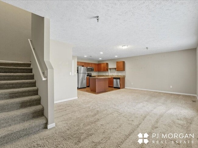 Building Photo - Townhome Rental with Lawn Care and Snow Re...