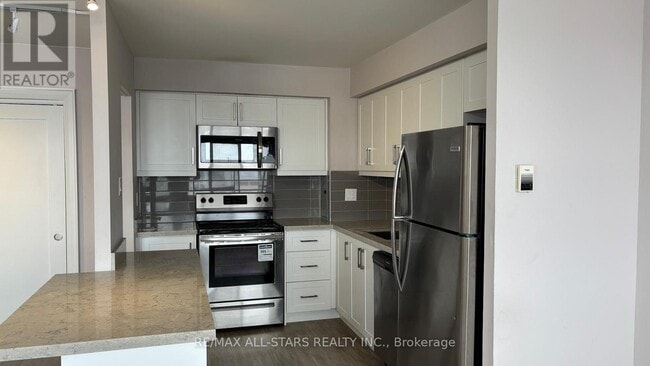 Building Photo - 10 Sunny Glenway