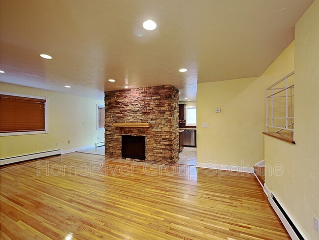 Foto del edificio - 3820 E 11th Ave