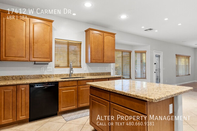 Building Photo - 4 Bed/2.5 Bath with pool in Surprise