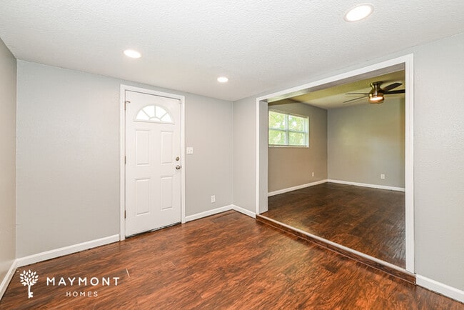 Foto del edificio - 6976 Jack Horner Ln