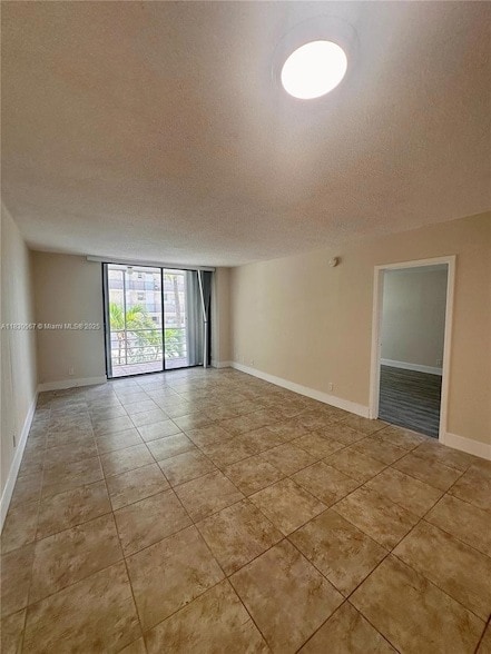 Foto del edificio - 2935 NE 163rd St