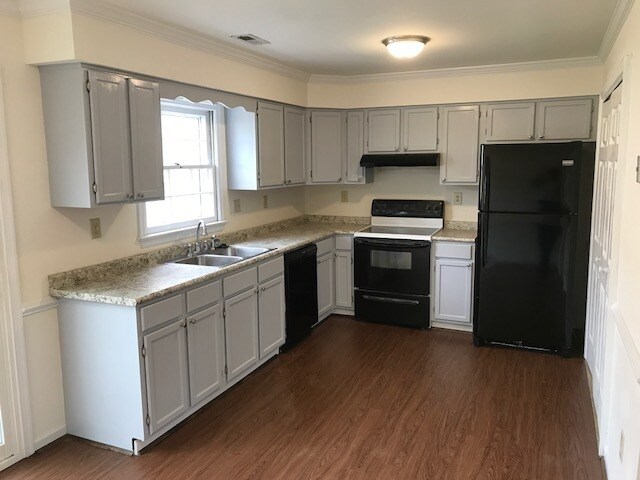 Foto del edificio - 3 Bedroom Townhouse in Virginia Beach