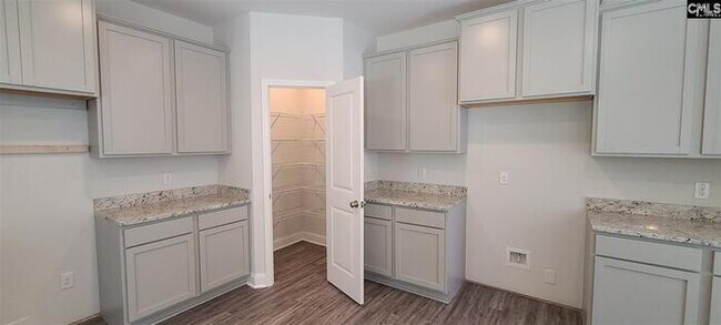 Foto del edificio - 428 Mahasset Court