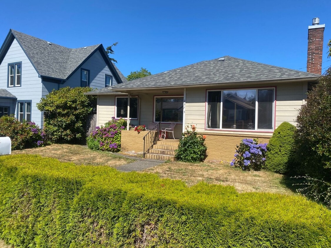 Building Photo - Sheridan Avenue Duplex