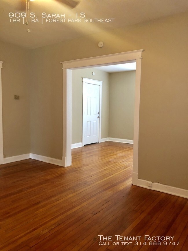 Building Photo - 909 S Sarah St