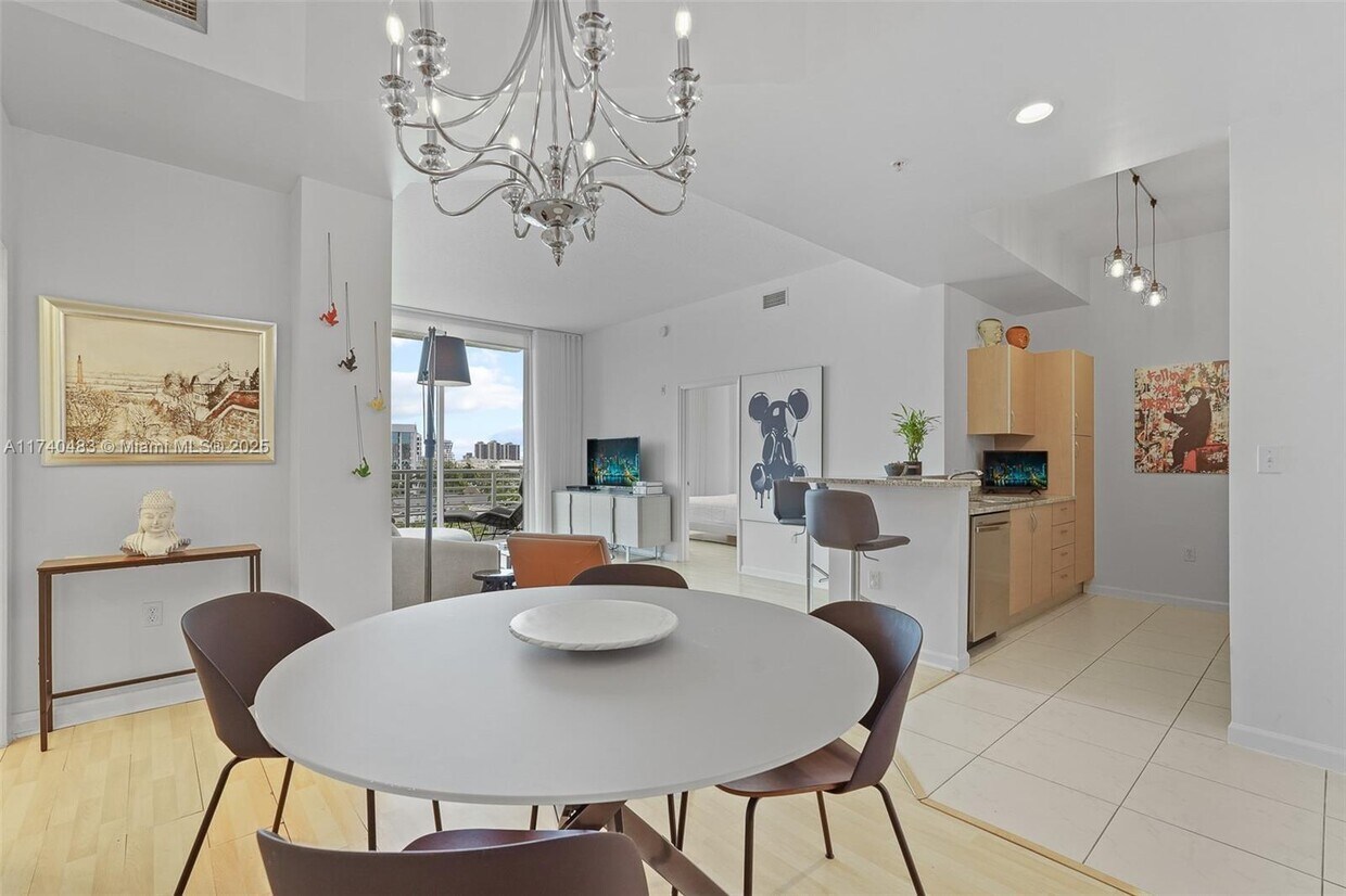 Foto principal - 2775 NE 187th St