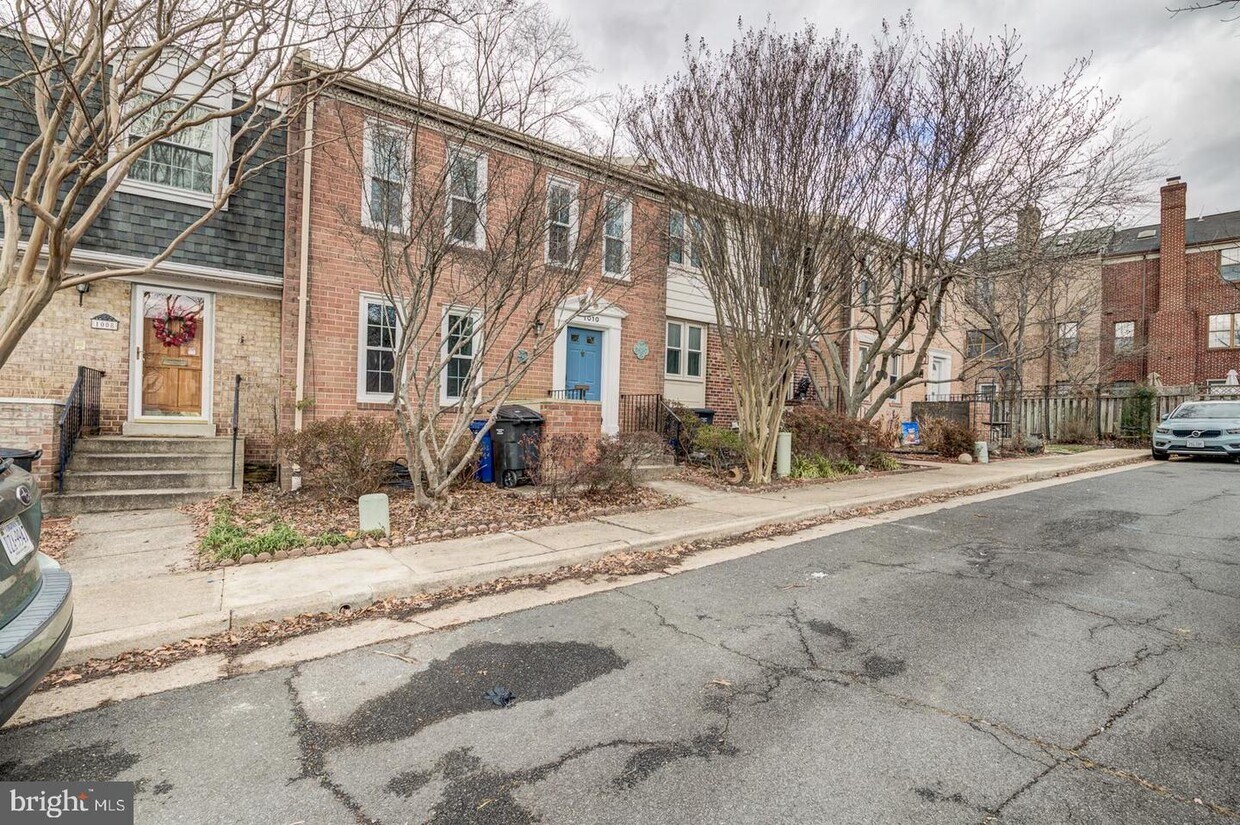 Primary Photo - 1010 N Vail St
