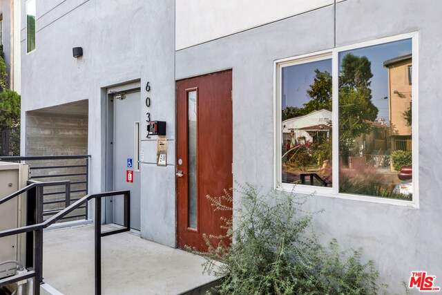 Foto principal - 6032 Romaine St