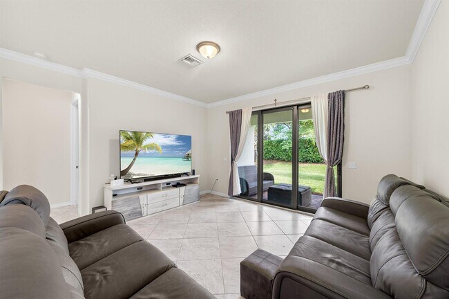 Foto del edificio - 4762 Roldan Ct