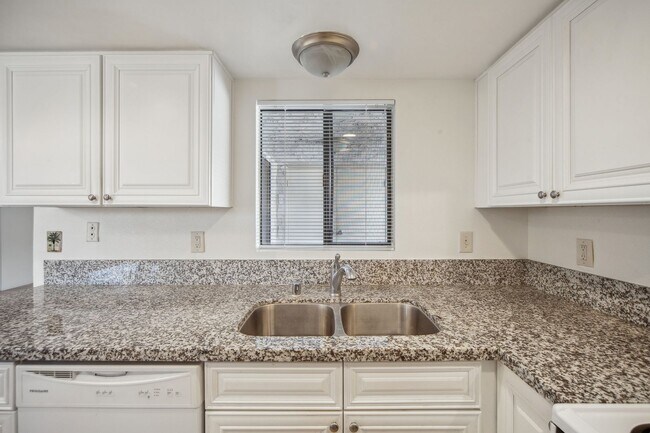 Foto del edificio - 5301 E Waverly Dr
