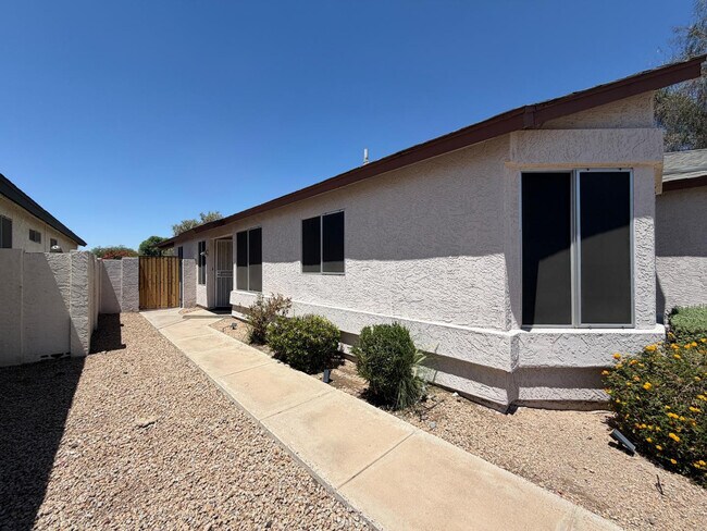 Foto del edificio - 15012 N 85th Dr