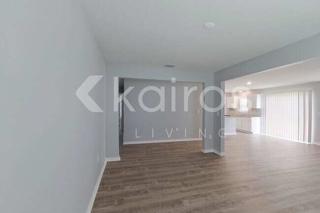 Foto del edificio - 110 Kismet Pkwy E