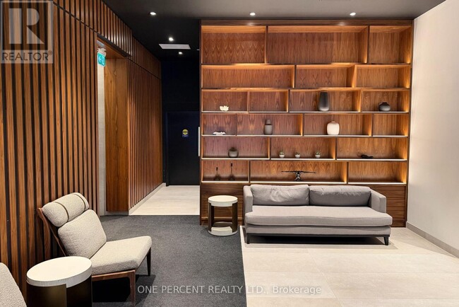 Building Photo - 340 Queen St