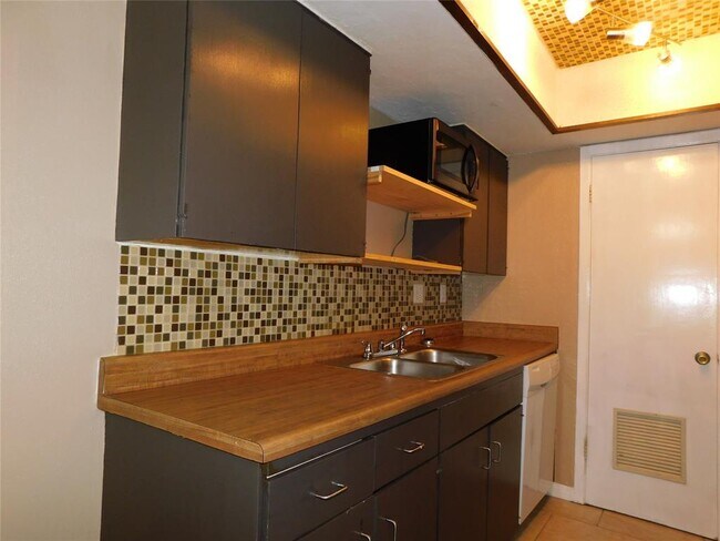 Foto del edificio - 2600 Penny Ln