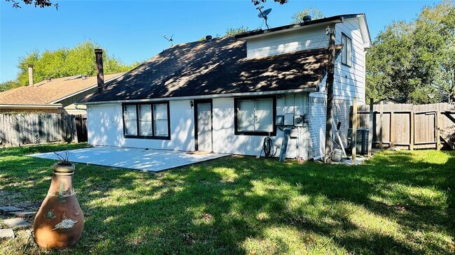 Building Photo - 13914 Stately Ave