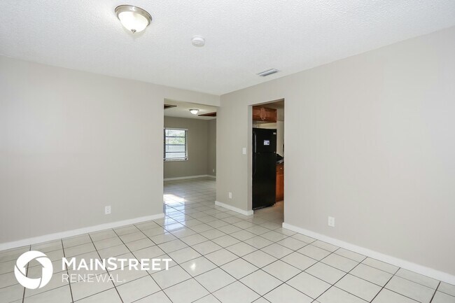 Building Photo - 4977 SW 11th Pl