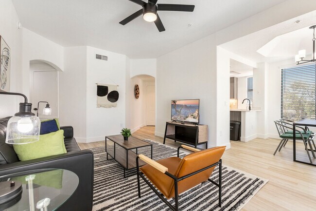 Building Photo - 15608 N 71st St