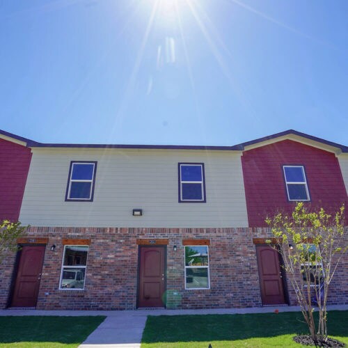 Foto del edificio - Maverick Townhomes