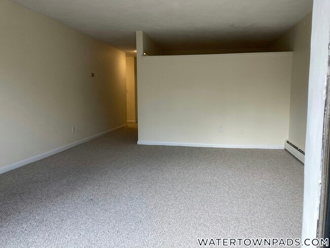 Building Photo - 16 Whites Ave