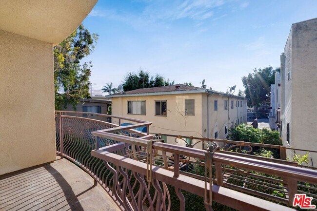 Foto del edificio - 1731 Corinth Ave