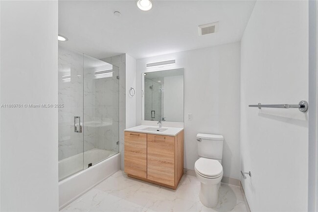 Foto del edificio - 16385 Biscayne Blvd
