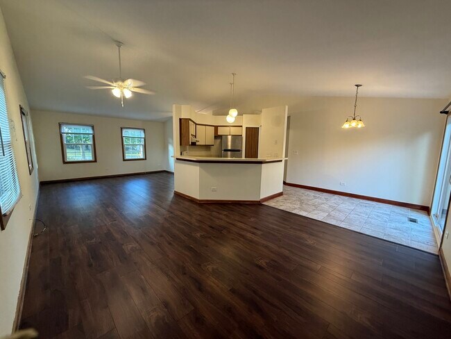 Foto del edificio - 1335 Fountain Green Dr