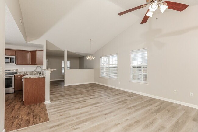 Building Photo - 4013 Apperson Dr