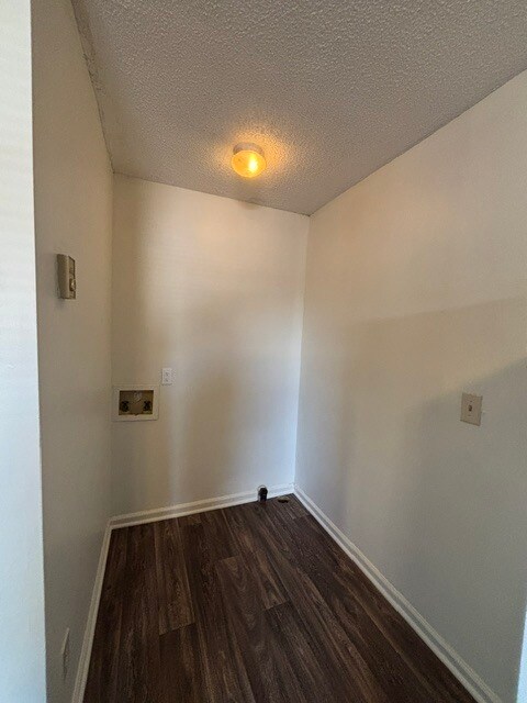 Building Photo - 2204 Delta Pl