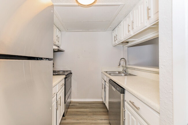 Building Photo - Embassy House