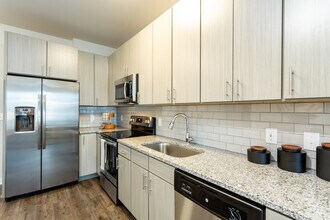 Interior Photo - Hudson 5401