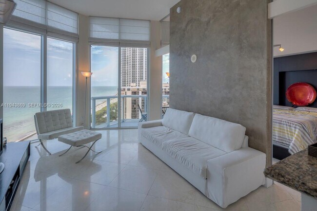 Foto del edificio - 6515 Collins Ave