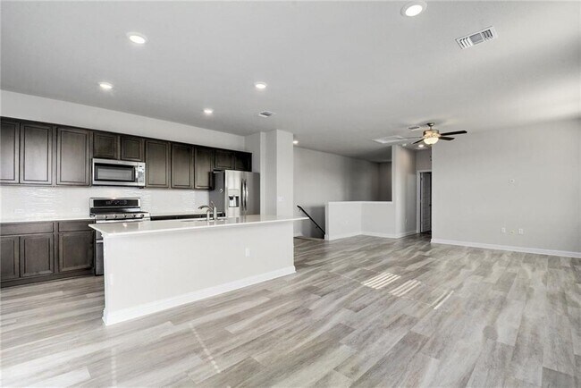 Building Photo - 7909 Mandela Bend