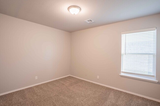 Foto del edificio - BRAND new and RARE - 4 Bedroom Owasso home