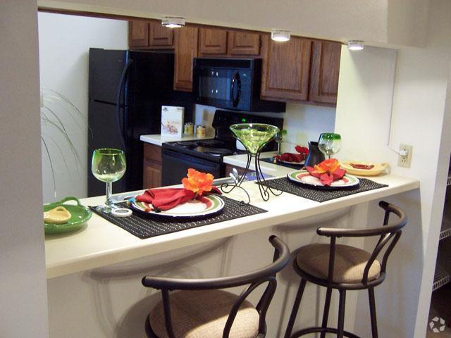 Breakfast Bar - Presidio Square Apartments