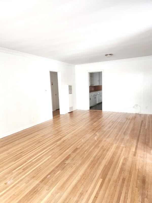 Building Photo - 1850 N La Brea Ave