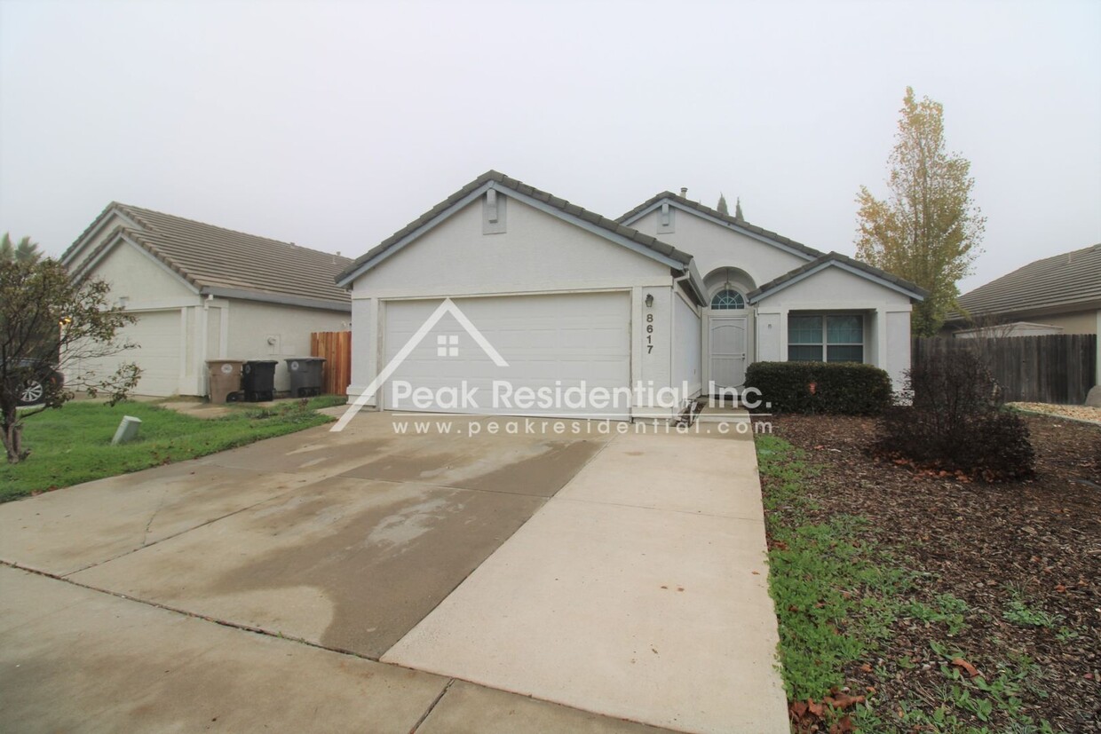 Foto principal - Very Nice Elk Grove 3bd/2ba With 2 Car Gar...