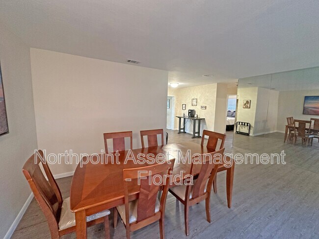 Foto del edificio - 6351 Park St