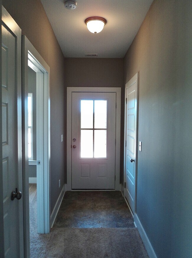 Building Photo - 828 Kent Dr